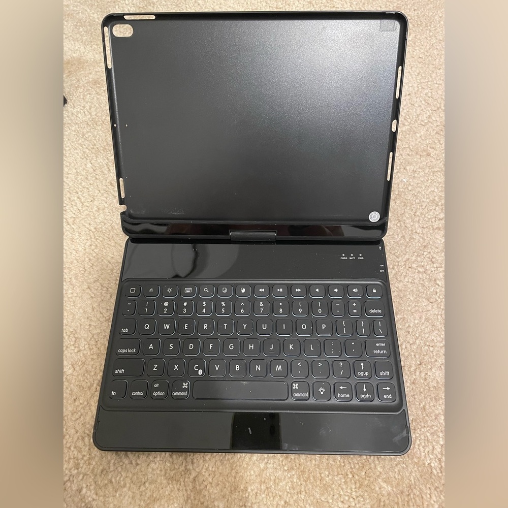 Wireless IPad keyboard and case . iPad Pro 2017